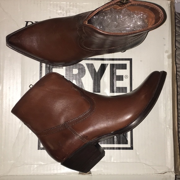 Frye Shoes - Gorgeous Frye western boots, top trend 2019